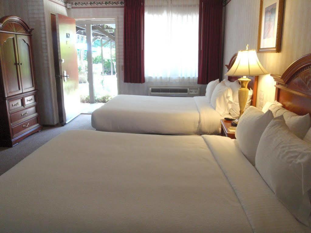 Roman Spa Resort Calistoga Esterno foto